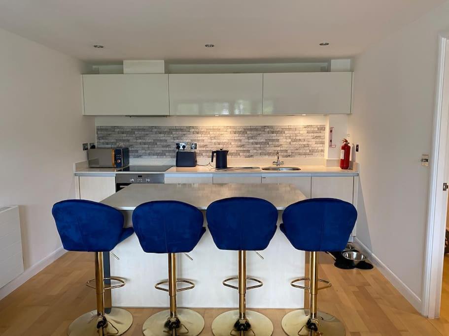 Modern Apartment, Fistral Beach New Quay Extérieur photo