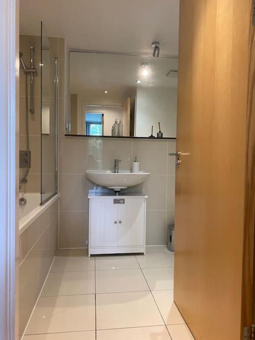 Modern Apartment, Fistral Beach New Quay Extérieur photo