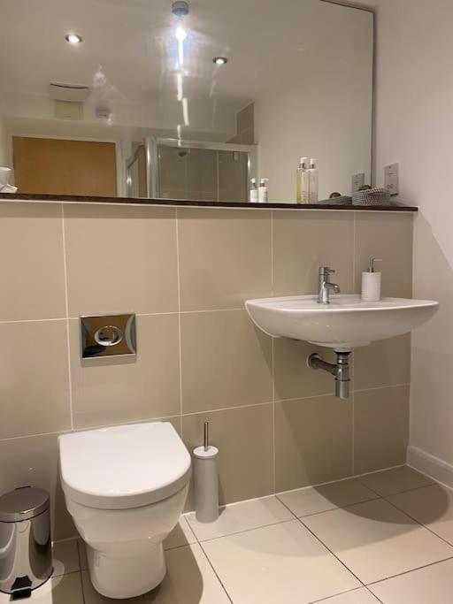 Modern Apartment, Fistral Beach New Quay Extérieur photo
