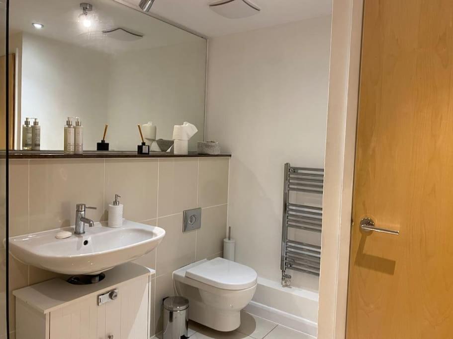Modern Apartment, Fistral Beach New Quay Extérieur photo