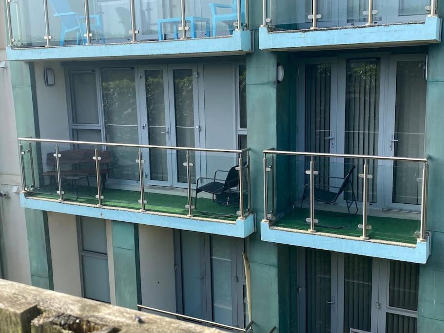 Modern Apartment, Fistral Beach New Quay Extérieur photo