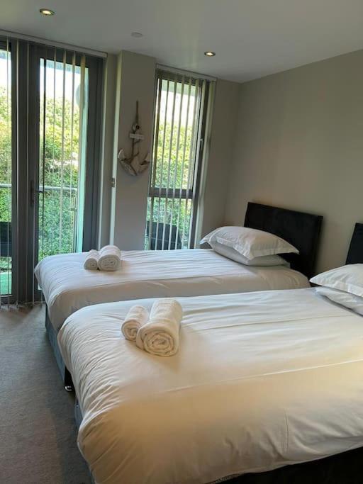 Modern Apartment, Fistral Beach New Quay Extérieur photo