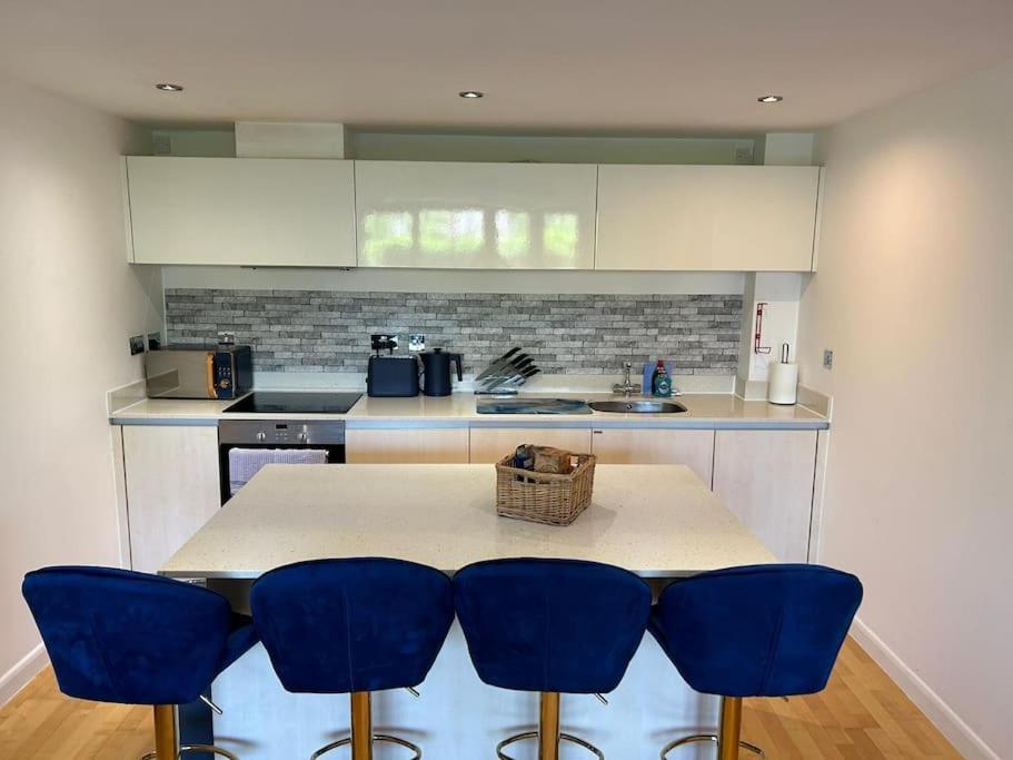 Modern Apartment, Fistral Beach New Quay Extérieur photo