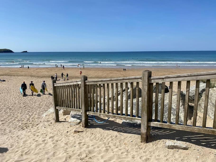 Modern Apartment, Fistral Beach New Quay Extérieur photo